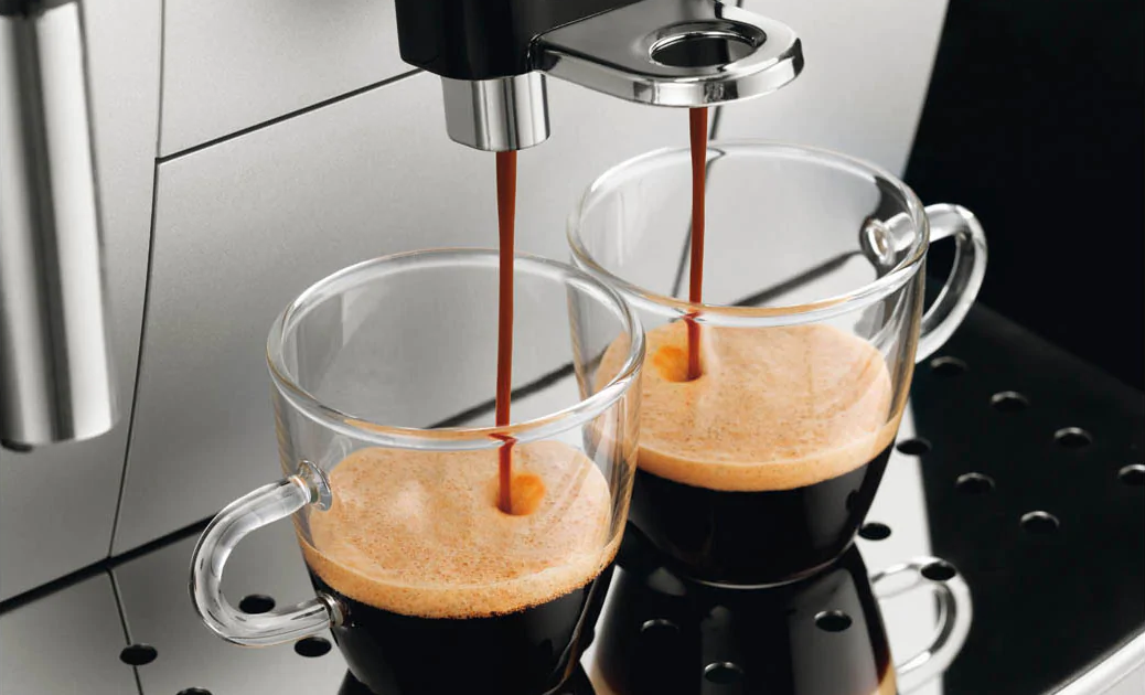 Nastaviteľný odtok kávy pre rôznu veľkosť šálky až po 142 mm